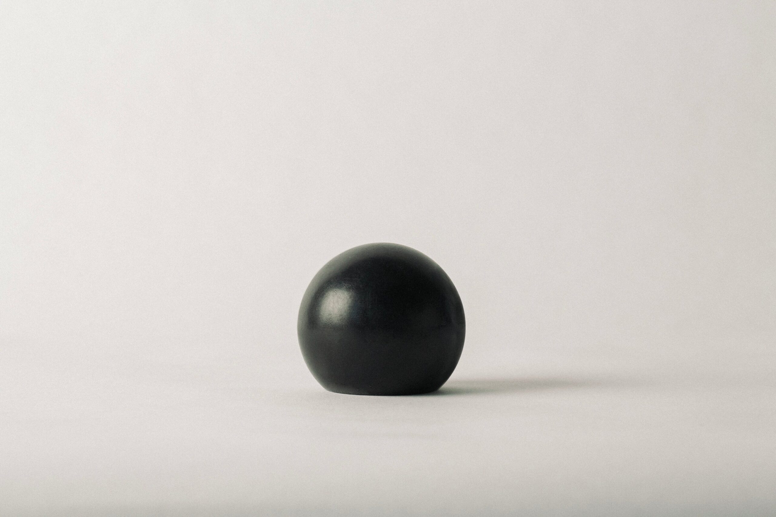 SST_SS53023_soap-charcoal-sphere-S.jpg